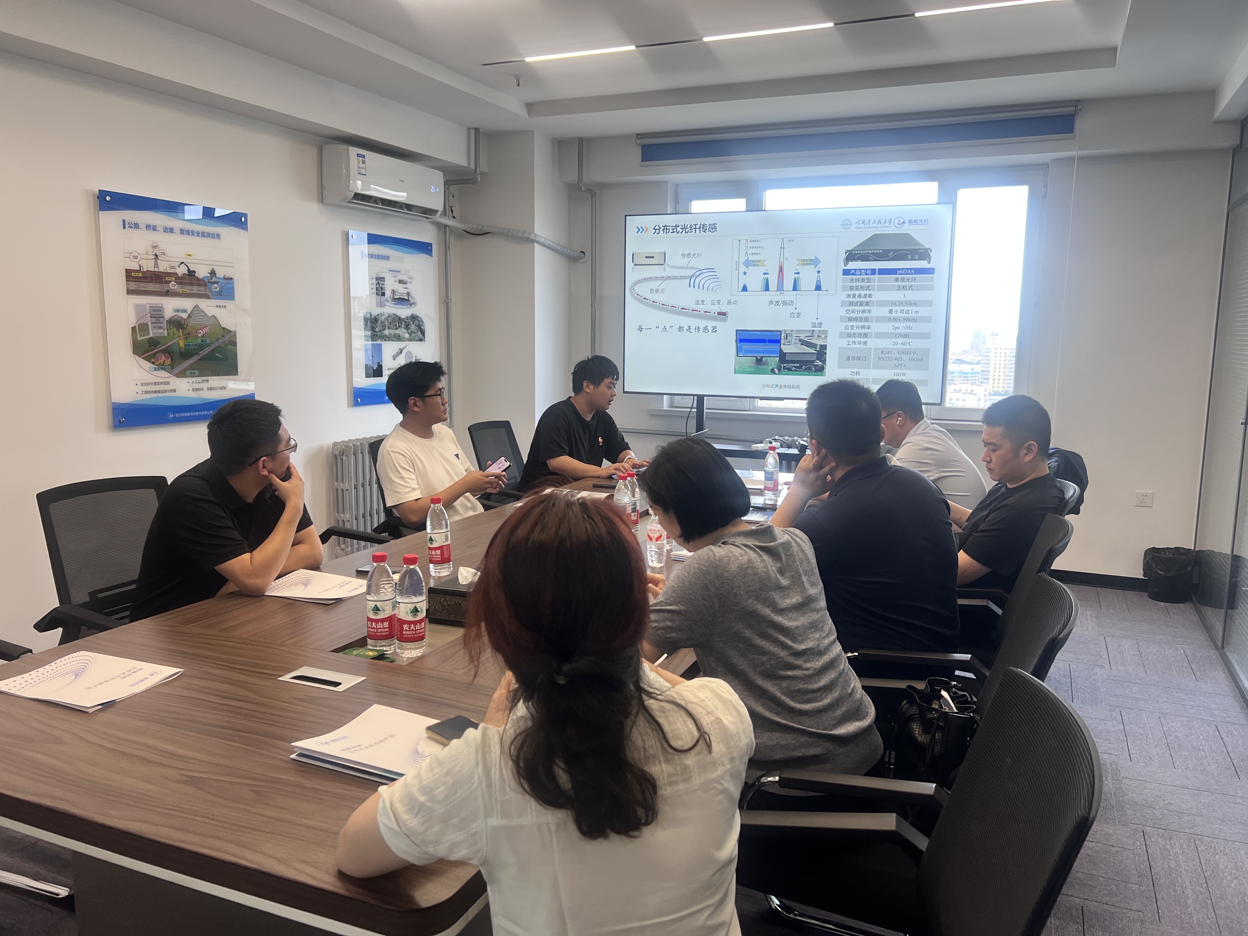 無錫政企團(tuán)探訪哈船光科 光纖傳感成果迎來合作新機(jī)遇 無錫政企團(tuán)探訪哈船光科 光纖傳感成果迎來合作新機(jī)遇