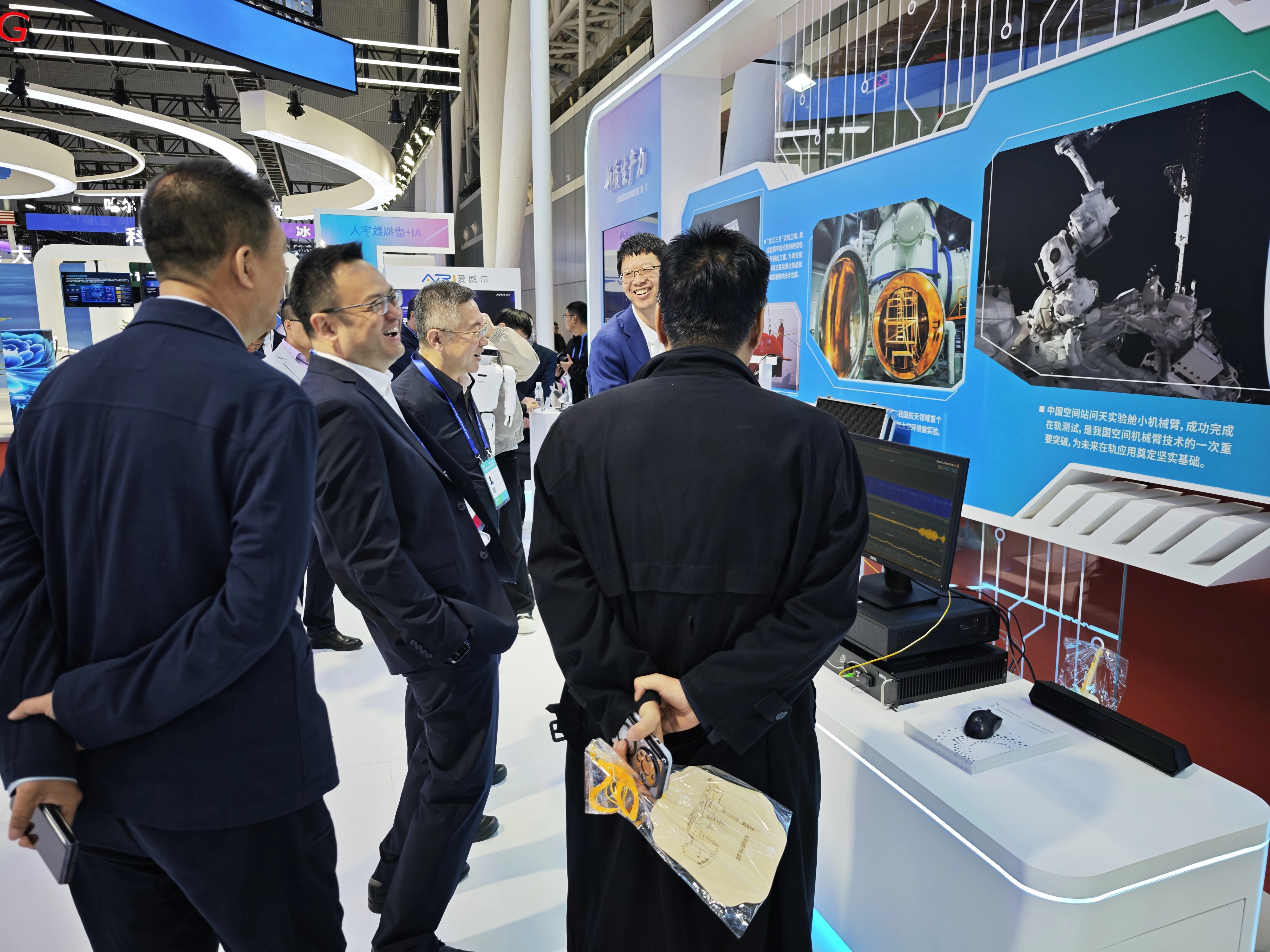 哈船光科亮相第34屆哈洽會(huì)：光纖“說(shuō)唱”黑科技，賦能智慧產(chǎn)業(yè)新場(chǎng)景