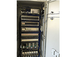 1463729639697288.jpg 群英機床膠片機分揀線電控柜.jpg
